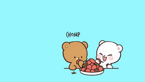 兩隻卡通熊吃草莓，帶有「CHOMP」音效。 — 草莓 壁紙