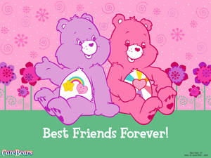 兩隻微笑的Care Bears一起坐，有「Best Friends Forever!」文字。 — 彩虹熊 壁紙