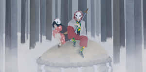 兩隻戴面具的狐狸精靈在雪林中，其中一隻手持劍。 — 鬼滅之刃 壁紙