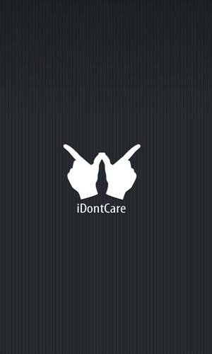 兩隻手指向上，文字 iDontCare 在深色有紋理背景上。 — 我不在乎 壁紙