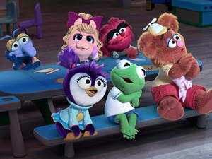六個Muppet角色坐在教室桌旁微笑 — 妙妙熊仔 壁紙