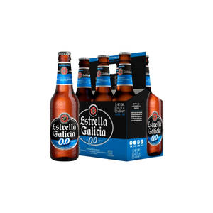 六瓶冰涼的Estrella Galicia 0.0啤酒，放在一個藍黑相間的六瓶裝提架上。 — 啤酒 壁紙