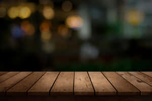 木桌配上模糊的夜景燈光背景 — 木質紋理 壁紙