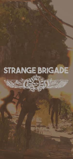 剪影冒險者在日落時分穿過叢林，帶有Strange Brigade標誌。 — Galaxy S25 FE 壁紙