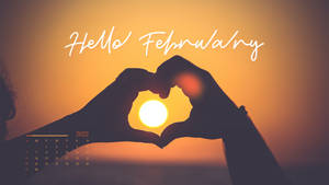 心形手框住太陽，帶有「Hello February」和2022年日曆。