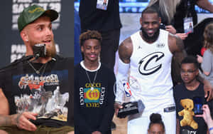 勒布朗詹姆斯手持NBA獎項與孩子們，旁邊有一個戴帽子的鬍鬚男對著麥克風說話。 — 智旻 壁紙