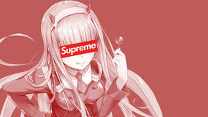 動漫少女頭戴惡魔角，手持棒棒糖，眼睛上戴著Supreme標誌。 — 可愛動漫女孩 壁紙