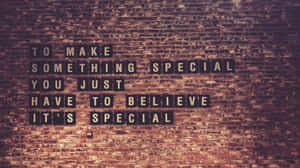 磚牆上帶有勵志語句瓷磚，寫著「to make something special you just have to believe it's special」 — Studio Display 壁紙