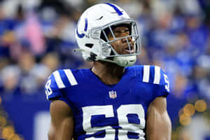 印第安納波利斯小馬隊美式足球員身穿藍色球衣閉眼在場上 — NFL 美式足球 壁紙