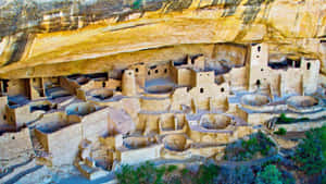 古代懸崖居住的普韋布洛遺址，雕刻在砂岩懸崖中。 — 科羅拉多 壁紙