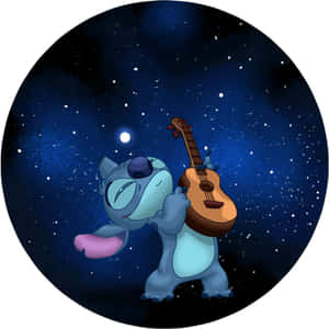 史迪奇在星空下彈吉他，發光的月亮 — 可愛史迪奇 壁紙