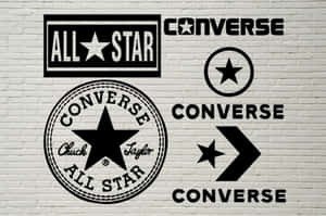 Converse 品牌標誌展示在白色磚牆上。 — Converse 標誌 壁紙