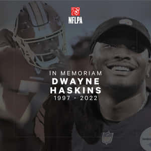 Dwayne Haskins 的紀念致敬照片，帶有 NFLPA 標誌和 1997 年至 2022 年的年份。 — 美式足球 壁紙