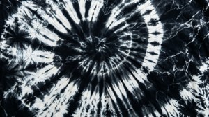 帶有旋轉和大理石紋理的黑白紮染布料。 — 扎染 壁紙