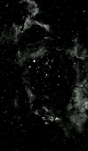 深空中星星和宇宙雲的黑白視圖。 — 暮光 壁紙