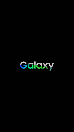 黑色背景上帶漸變色的 Galaxy 標誌 — 三星Galaxy 壁紙