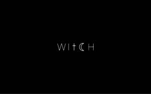 黑色背景上，字母 I 由新月取代的 witch 單詞。