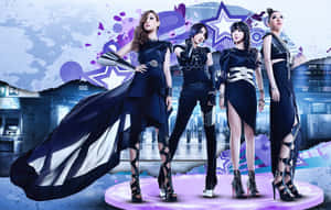 四位時尚女性身穿黑色未來主義服裝，站在發光的紫色舞台上。 — 2NE1 壁紙
