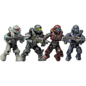 四個Halo Spartan動作人偶以戰鬥姿勢呈現，配備精細的盔甲和武器。 — 最後一戰 4 壁紙