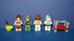藍色表面上的四個LEGO Star Wars角色和一個長凳。 — 里維·阿卡曼 壁紙
