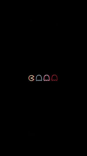 霓虹 Pac-Man 和鬼魂在黑色背景上發光。 — 垃圾美學 壁紙