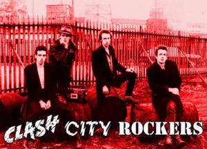 四個龐克搖滾歌手在紅色調的桶上擺姿勢，帶有「Clash City Rockers」文字。 — 岩石 壁紙