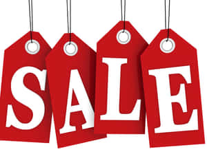 四個紅色促銷標籤掛著，白色粗體字母拼出 sale。 — 5:4 壁紙