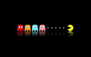 四個 Pac-Man 鬼魂面向一個黃色 Pac-Man，位於黑色反光表面上。 — 酷炫遊戲 壁紙