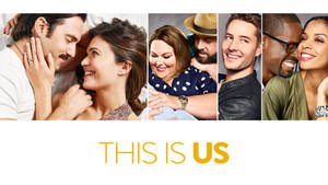 四對微笑的情侶溫暖擁抱，帶有黃色文字THIS IS US。 — 演員 壁紙