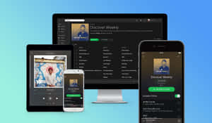Spotify Discover Weekly播放清單顯示在桌面、平板和手機螢幕上。 — Spotify 壁紙