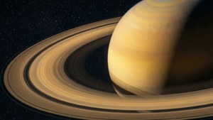 土星帶有細節豐富的光環，在繁星點點的夜空中閃耀。 — NASA 動態圖片 壁紙