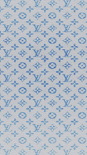 在帶有紋理的灰色布料上的藍色 Louis Vuitton 字母組合圖案。