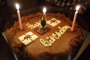 帶有燃點蠟燭和禮物裝飾的巧克力生日蛋糕。 — 蛋糕 壁紙
