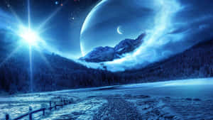 在發光的行星和新月下，星空夜晚中的雪山。 — 夜晚 壁紙