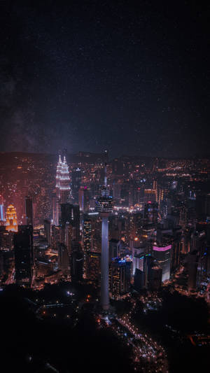 吉隆坡夜景，高樓大廈閃爍，星空燦爛。 — 夜空 壁紙