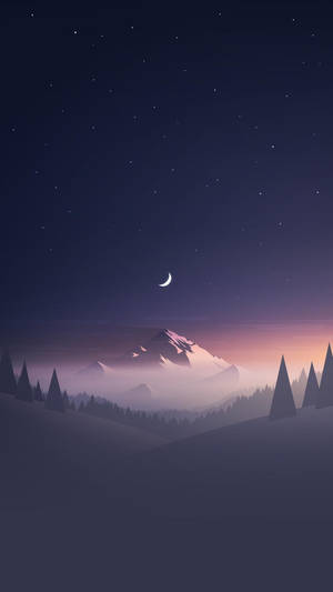 新月和星星在夜間霧氣繚繞的山脈和松樹上方。 — 月光 壁紙