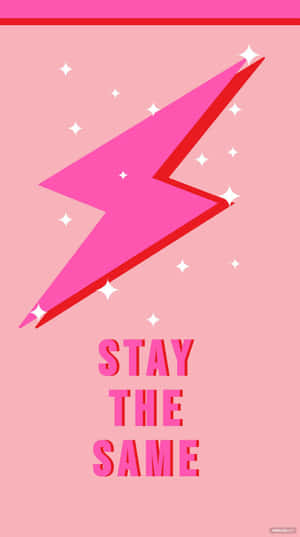粉紅色閃電，帶有閃光和文字「STAY THE SAME」，在粉紅色背景上。 — 粉紅色 壁紙