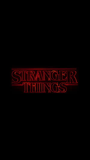 黑色背景上寫著 stranger things 的紅色霓虹文字。 — 省電 壁紙