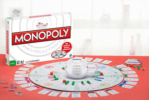 Monopoly Revolution 棋盤遊戲，附卡牌、籌碼和數位計時器，置於紅色桌子上。 — 地產大亨 壁紙