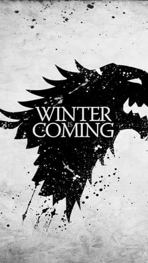 冰原狼標誌，帶有飛濺的黑白「winter is coming」文字。 — 史塔克家族 壁紙