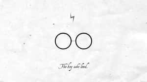 圓形眼鏡和閃電的黑色線條畫，文字 The boy who loved。 — 背景 壁紙