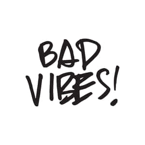 白色背景上以粗體黑色字母手寫的短語 bad vibes — iPad Pro 11 壁紙