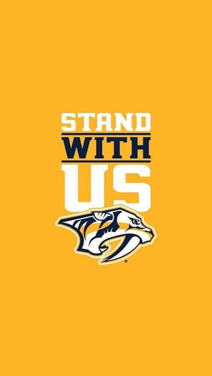 納什維爾掠奪者隊標誌，金色背景上帶有「Stand With Us」文字。 — 納許維爾掠奪者 壁紙