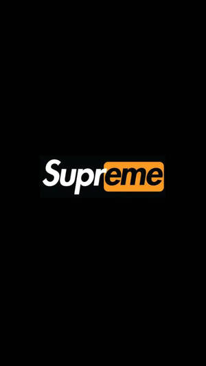 Supreme 品牌標誌，在黑色背景上以白色和橙色文字呈現。 — 橘色美學 GIF 壁紙