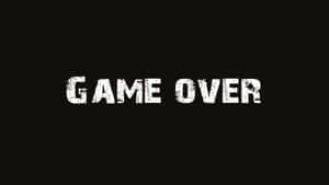 黑色背景上以磨損白色字體顯示的 game over 文字。 — 暗黑地牢 壁紙