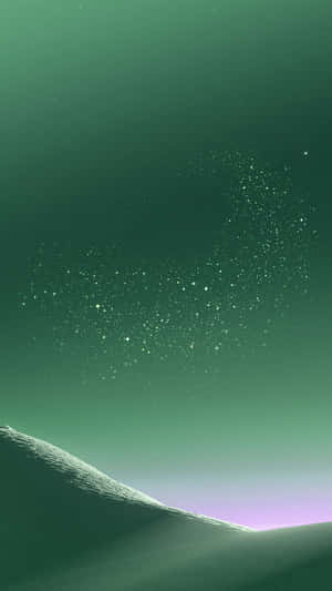 在綠色極光和繁星點點的夜空下，被雪覆蓋的沙丘，地平線呈紫色。 — 綠色天空 壁紙
