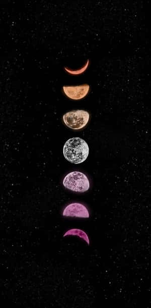 彩色月相在繁星點點的夜空中垂直排列。 — 情侶擁抱 壁紙