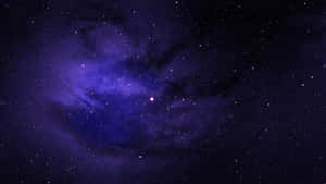 深空中充滿星星的廣闊紫色星雲。 — 太空 壁紙