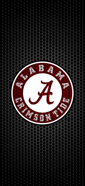 在黑色穿孔金屬背景上的 Alabama Crimson Tide 標誌。 — 阿拉巴馬紅潮 壁紙