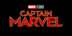 在黑色背景上，紅色和金色的 Captain Marvel 電影標題標誌。 — 省電 壁紙